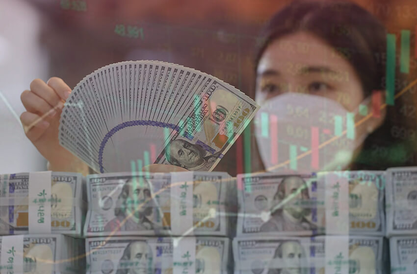  Dolar Melemah vs Yen Jelang BOJ; Bursa Jatuh