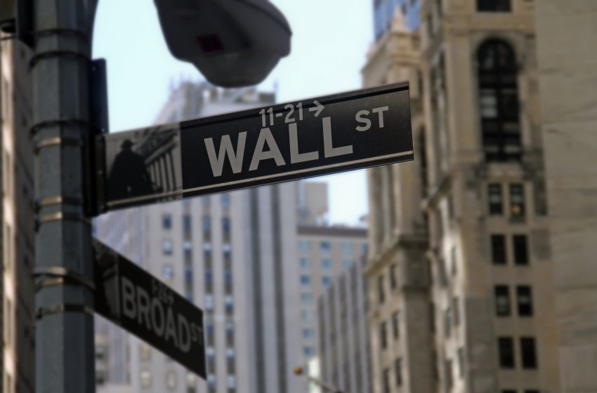  Wall Street Ditutup, Dow Menghentikan Kemenangan Beruntun Terpanjang Sejak 1987