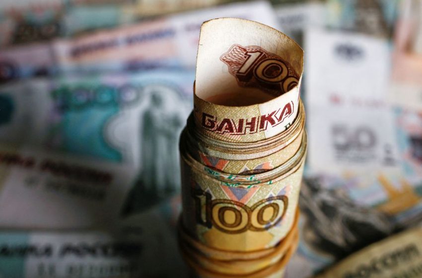  Rubel Rusia Meluncur Melewati 75 vs Dolar Mendekati Level Terendah 10 Bulan