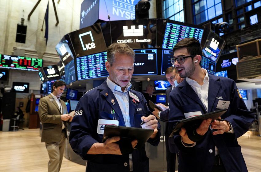  Dow, S&P 500 Mundur karena Imbal Hasil Naik Menjelang Data dan Pendapatan