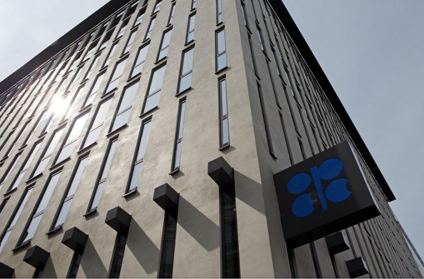  OPEC+ untuk Tetap Pada Rencana Kenaikan Pasokan Minyak Saat Biden Menuju ke Saudi