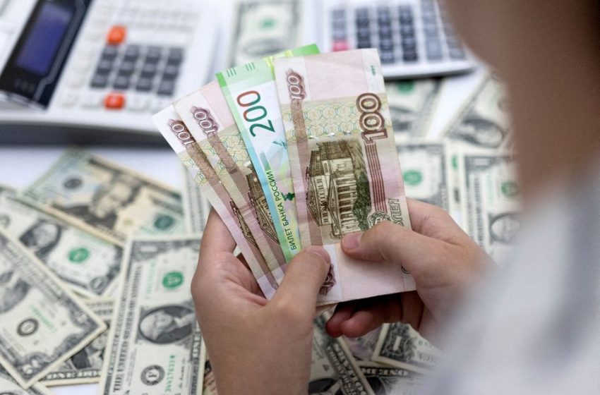  Rubel Rusia Mendekati Level Tertinggi 7 Tahun dan Dolar karena Pembayaran Pajak Membayangi