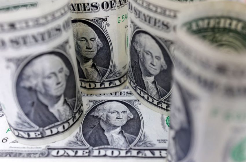  Dolar Berbalik Menguat, Rival Utamanya Mundur Senrentak