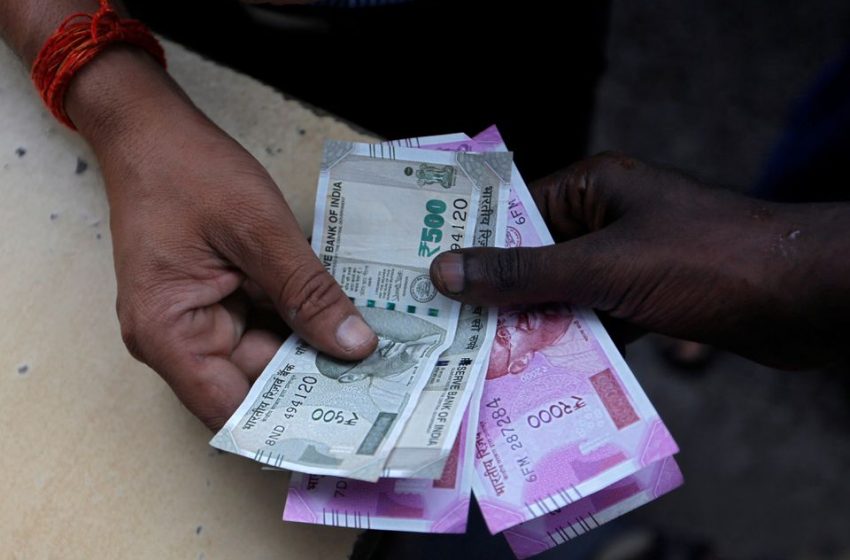  Rupee India Mendorong Lebih Tinggi Pada Pembukaan, Menghindari Kerugian di Rekan-rekan Asia