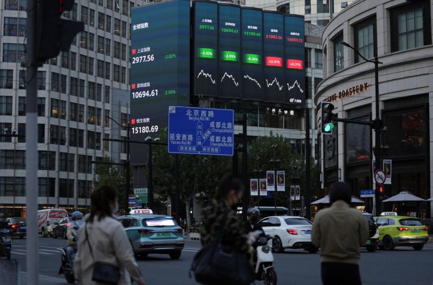  Saham Blue-chip Tiongkok Mencapai Posisi Terendah dalam 5 Tahun, Yuan Melemah Setelah Langkah Moody’s